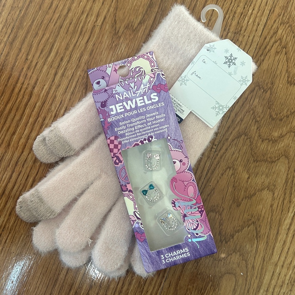 Cozy Cream Gloves with press on nails - Picture 3 of 9